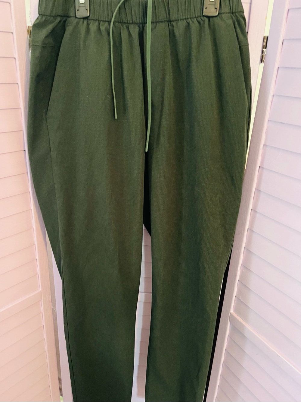 LuluLemon Men's Olive Green Drawstring straightleg pants